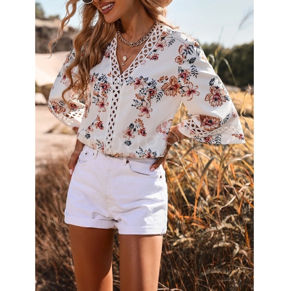 Floral Print White Top Embroidery Detail 3/4 Sleeve V-Neck - Picture 2 of 8